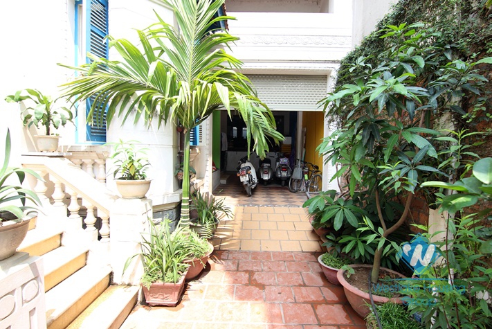Lakeside colonial villa with lots of characters for rent in Tay Ho